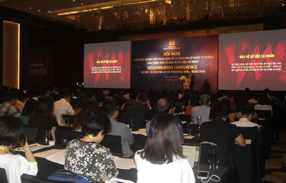 Toàn cảnh Hội nghị phổ biến, hướng dẫn Nghị định số 13/2023/NĐ-CP ngày 17/4/2023 của Chính phủ về bảo vệ dữ liệu cá nhân được Bộ Công an tổ chức vào sáng 07/6/2023, tại Hà Nội.